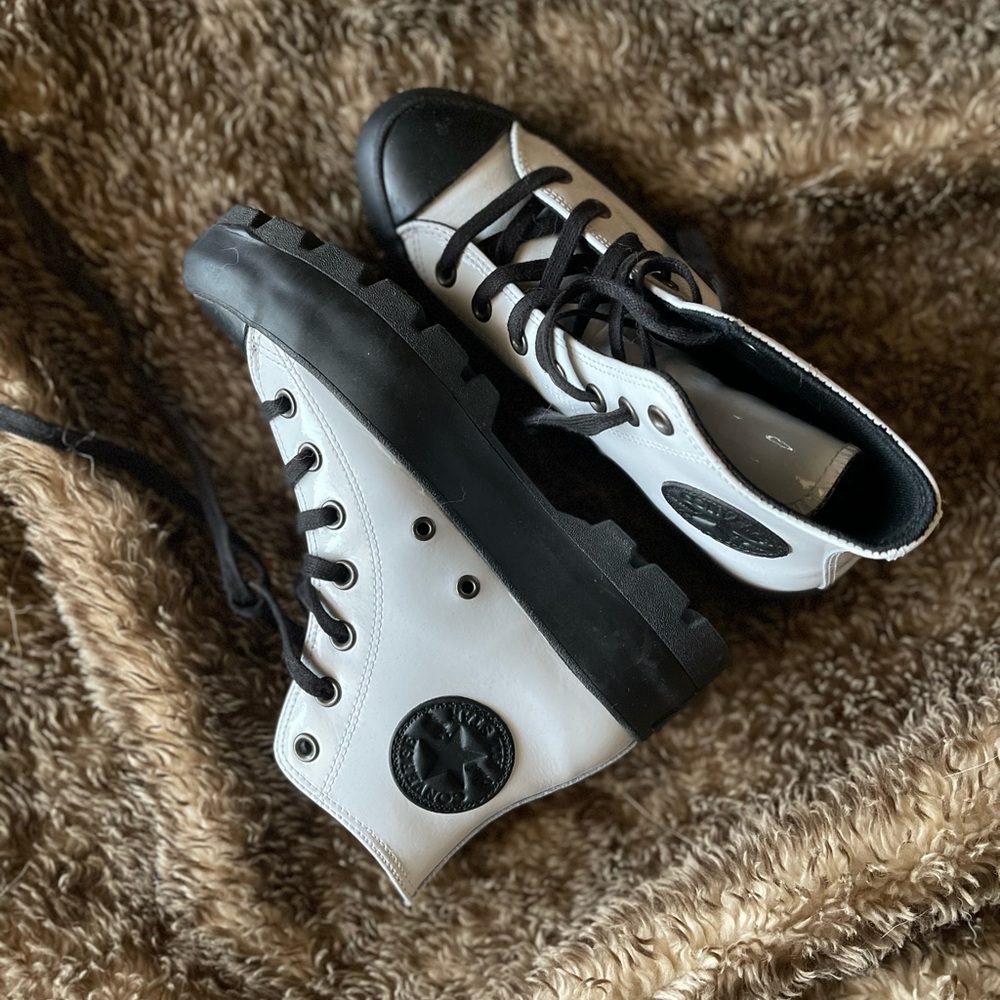 NEVER WORN White High Top Converse